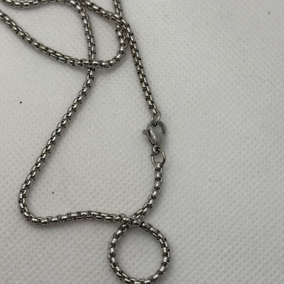 Large cross with chain - Picture 3 of 4